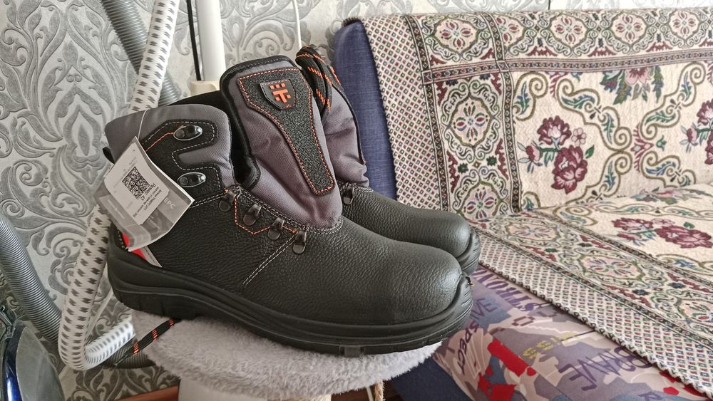 Зимняя ботинка 44 размер новый