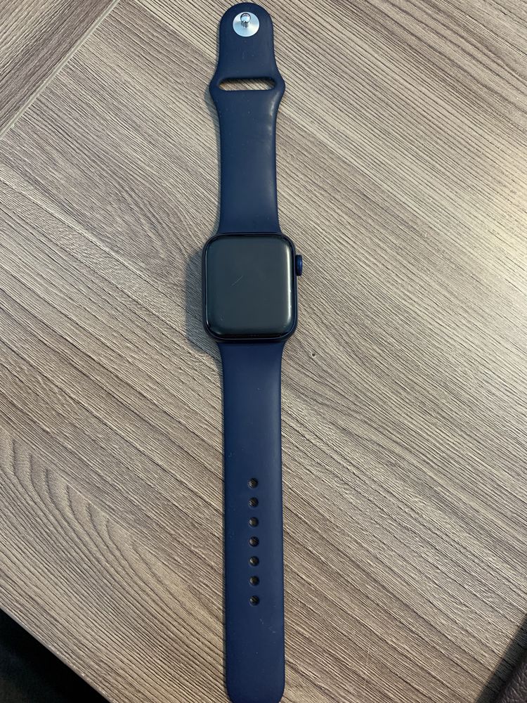 Смарт-часы Apple Watch Series 6 40 мм