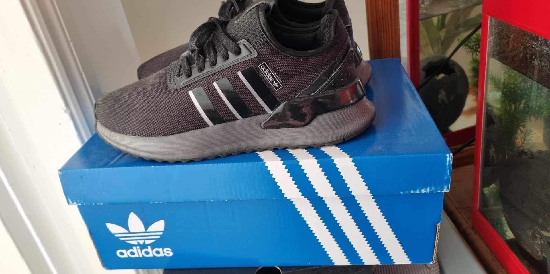 ADIDAS обувки черни оргинални