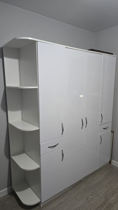 Продам качественный шкаф