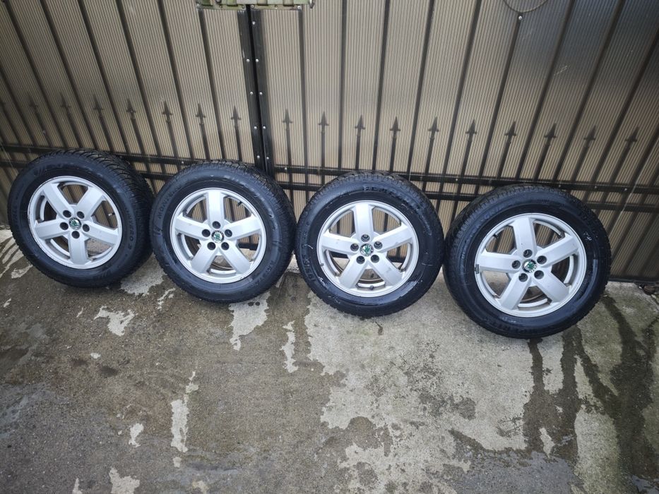 Vând jante aluminiu și cauciucuri 195/65/R15 și 225/45/R17