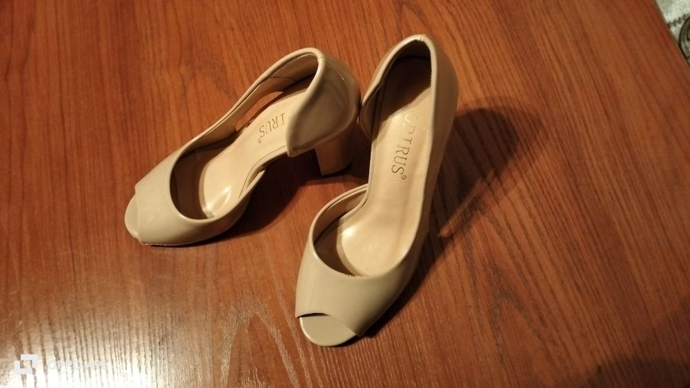 Женскые туфли размер 35