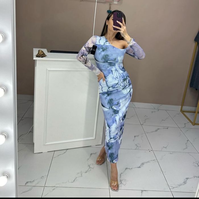 Продаю платье, надевала один раз