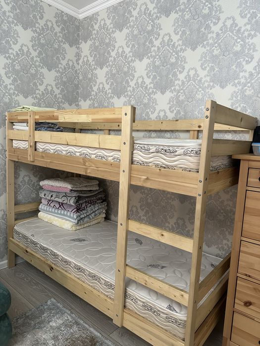 Двухьярусная кроват