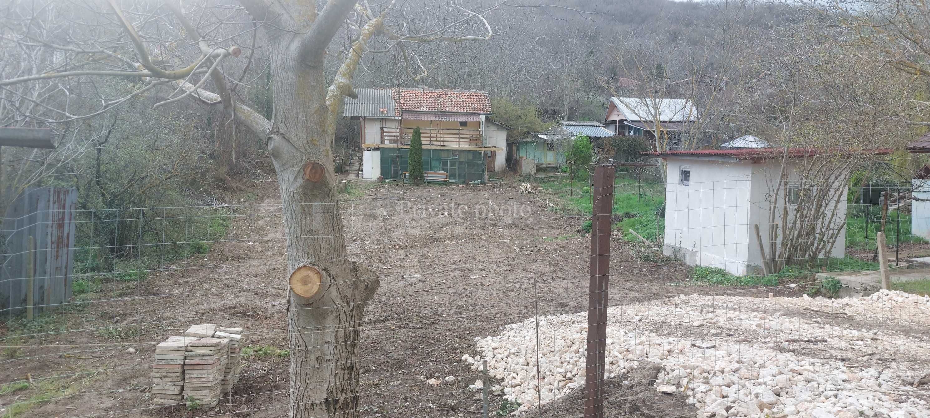 Дворно място с къща/вила за реновиране във вилната зона на Балчик.