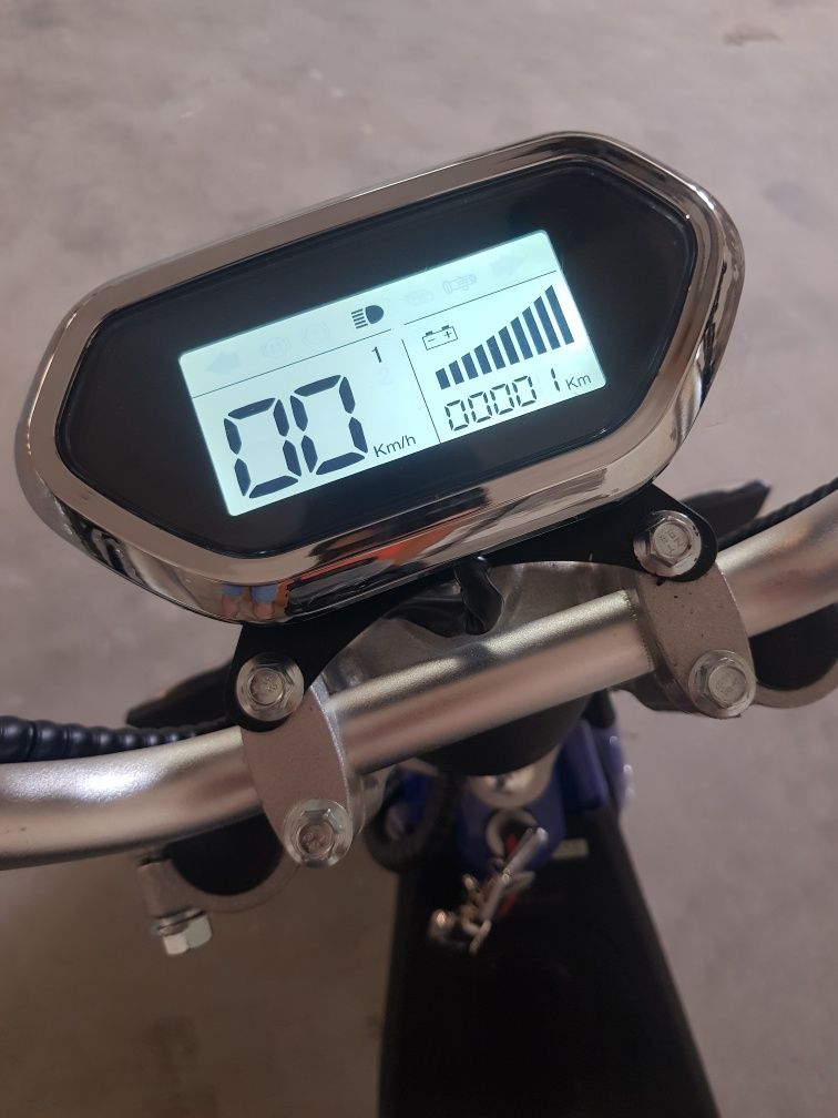 Scuter electric omologat fără permis  1500 W