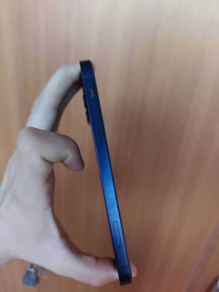Iphone 12 b/u idialniy hamma joyi ishlidi 71% batareka chexol xam pada