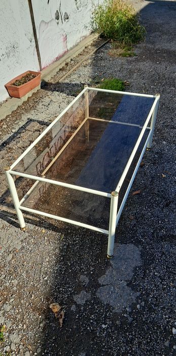 Продавам стъклена ниска маса