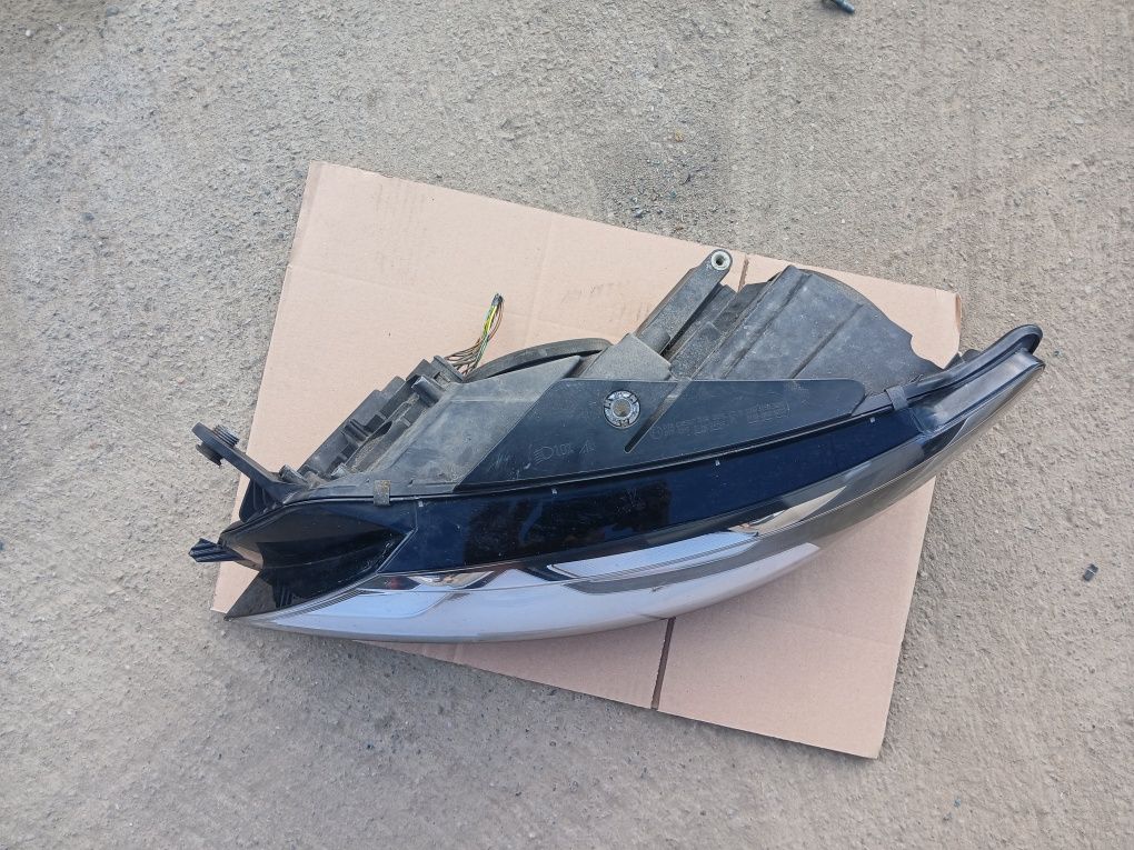 Far Faruri Xenon Vw Passat Cc din 2014