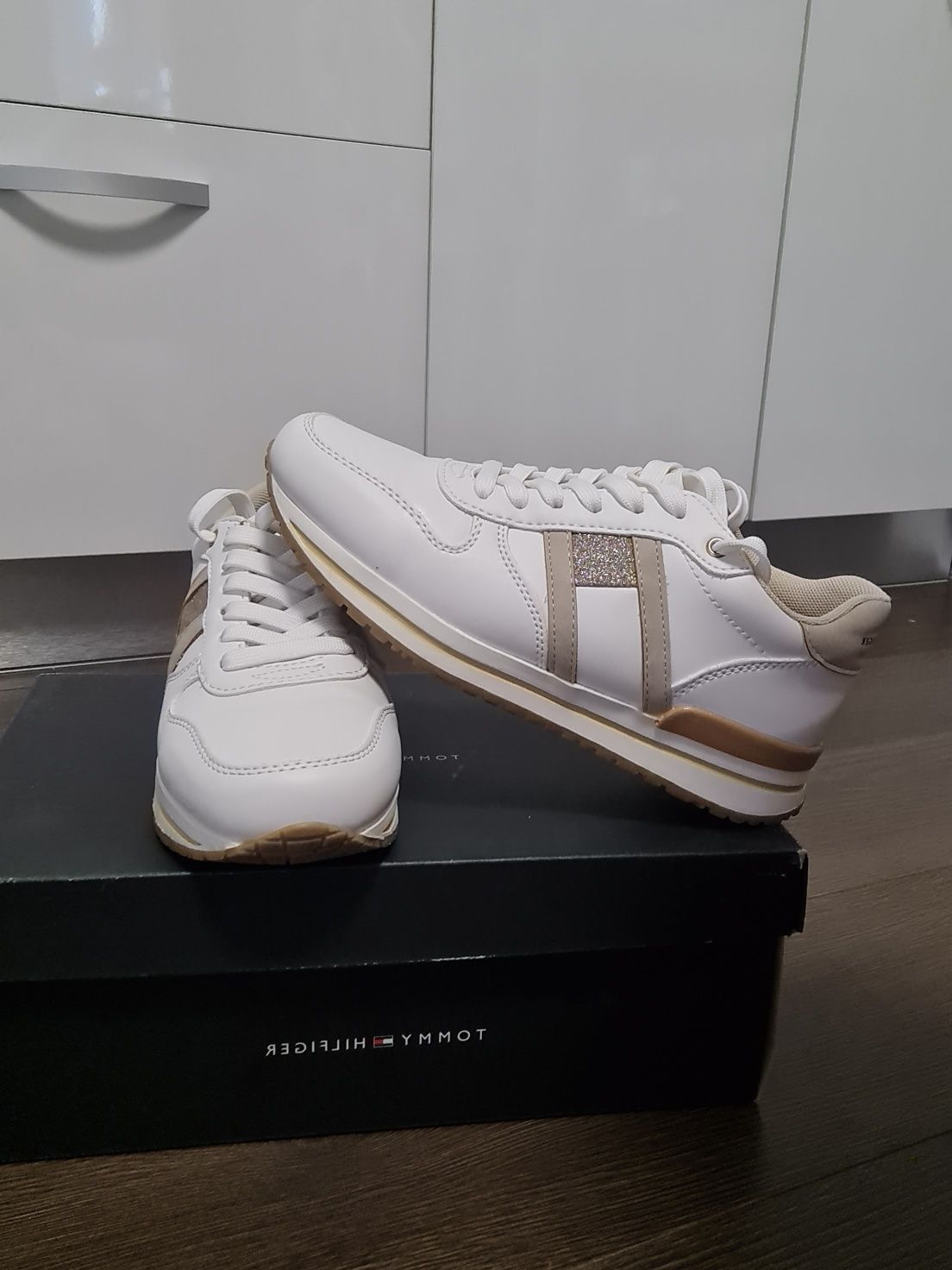 Vand adidasi Tommy Hilfiger marimea 36