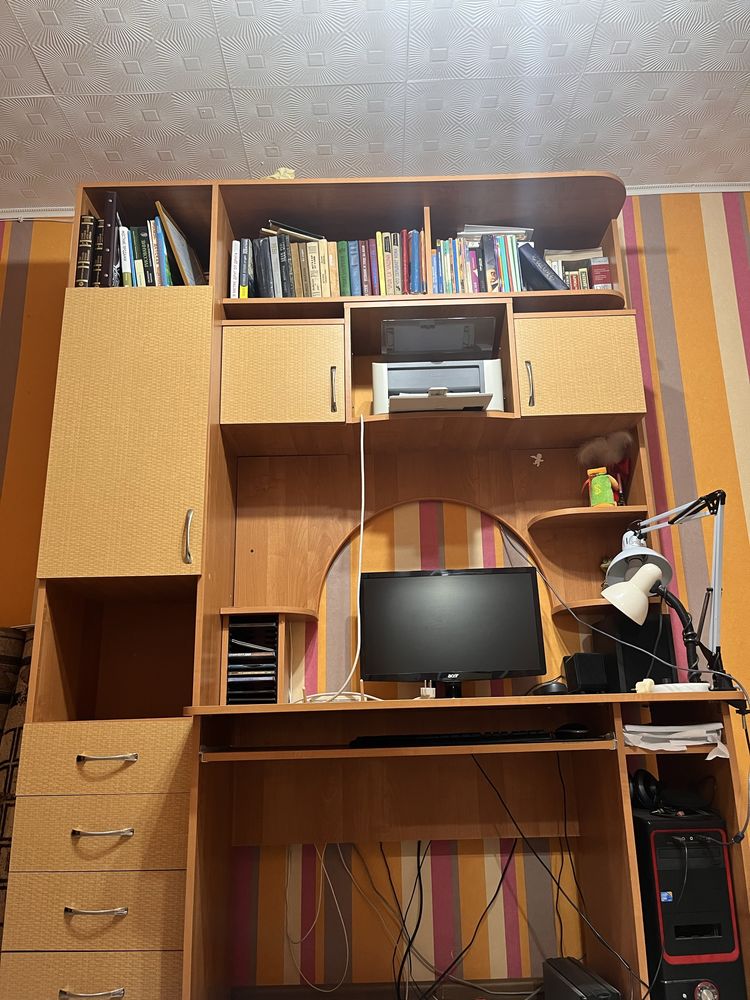 Компьютерный стол, шкаф