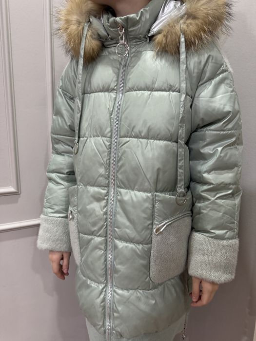 Продам пуховик куртку на девочку 146-152
