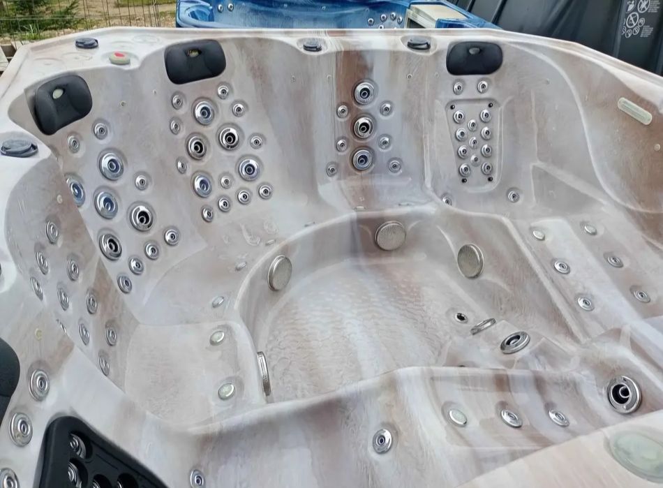 Jacuzzi spa 6-8 persoane!