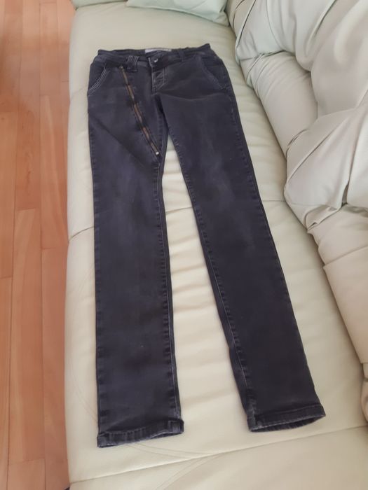 Blugi de culoare negru