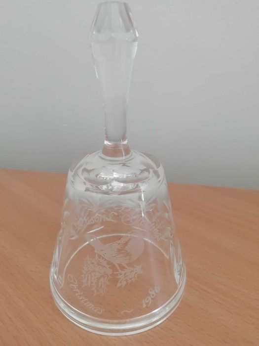 Красива кристална коледна камбанка