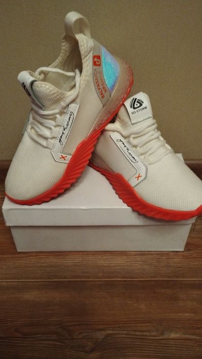 Продам обувь на девочку