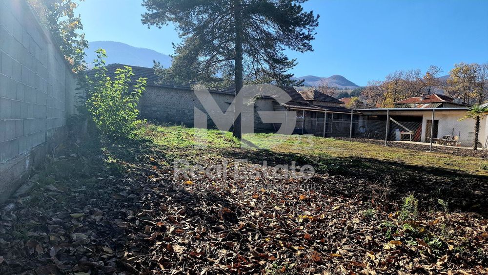 Парцел(УПИ)!Канализация!Асфалтов път!