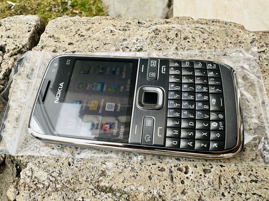Nokia e72 aproape nou , model RM-530 , Made in Finland