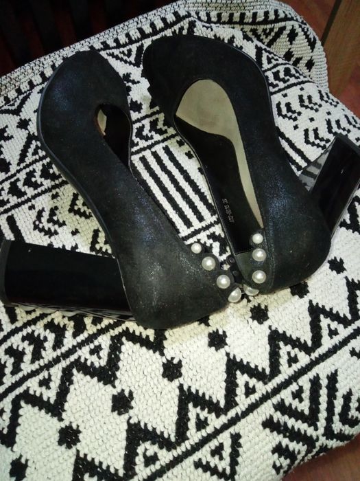 Обувки на висок ток