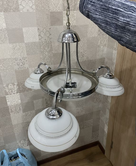 Продаётся люстра не дорого