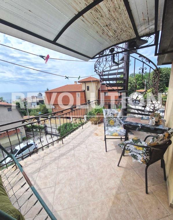 Дава се под наем Едностаен апартамент в Варна, м-т Траката - 30 кв.м за 300 € - Снимка #2