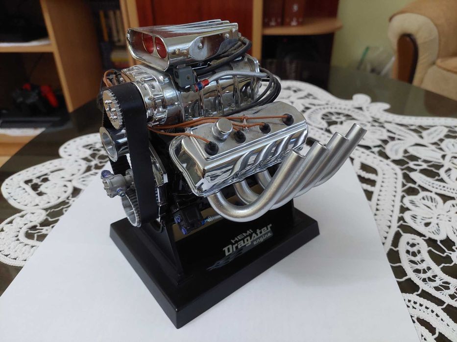 Macheta motor V8