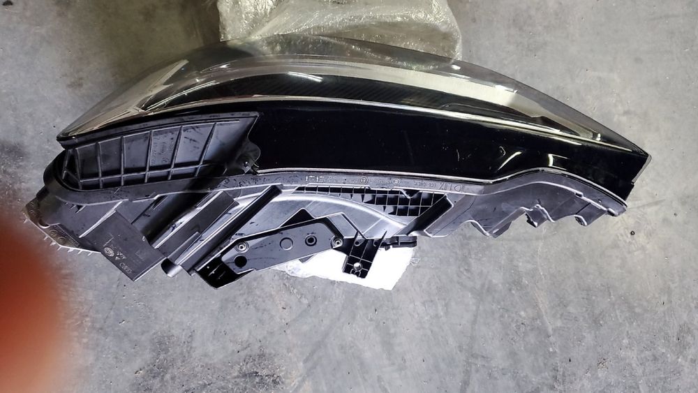 Far audi A8 4N 4N0941033 complect factura cu tva
