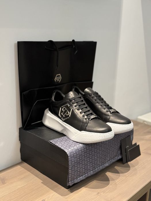 Adidasi sport negrii josi