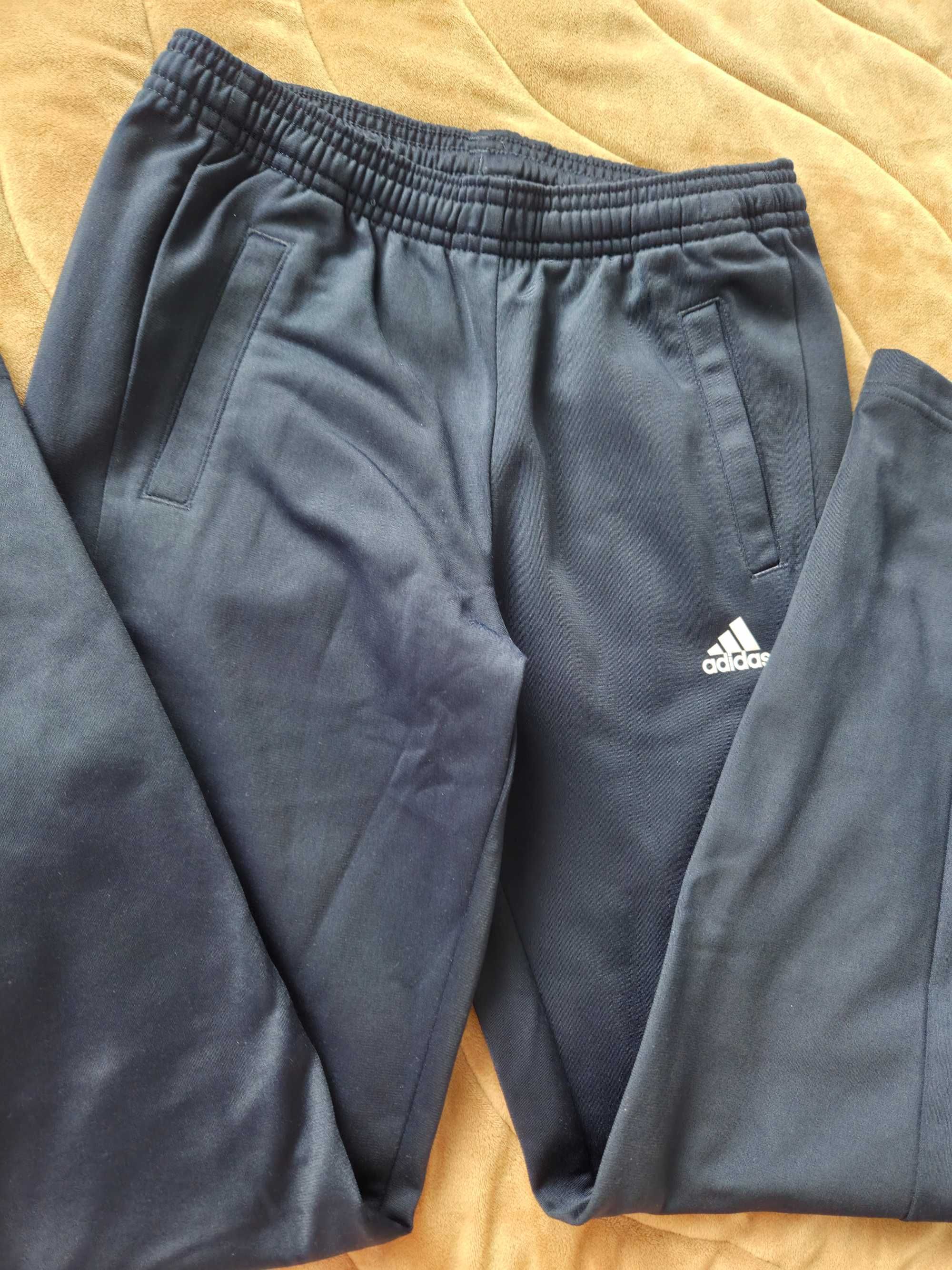 Оригинално тъмно синьо долнище Adidas
