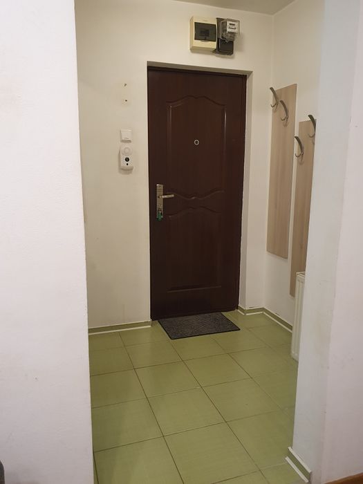 Închiriez apartament  pe Romanilor