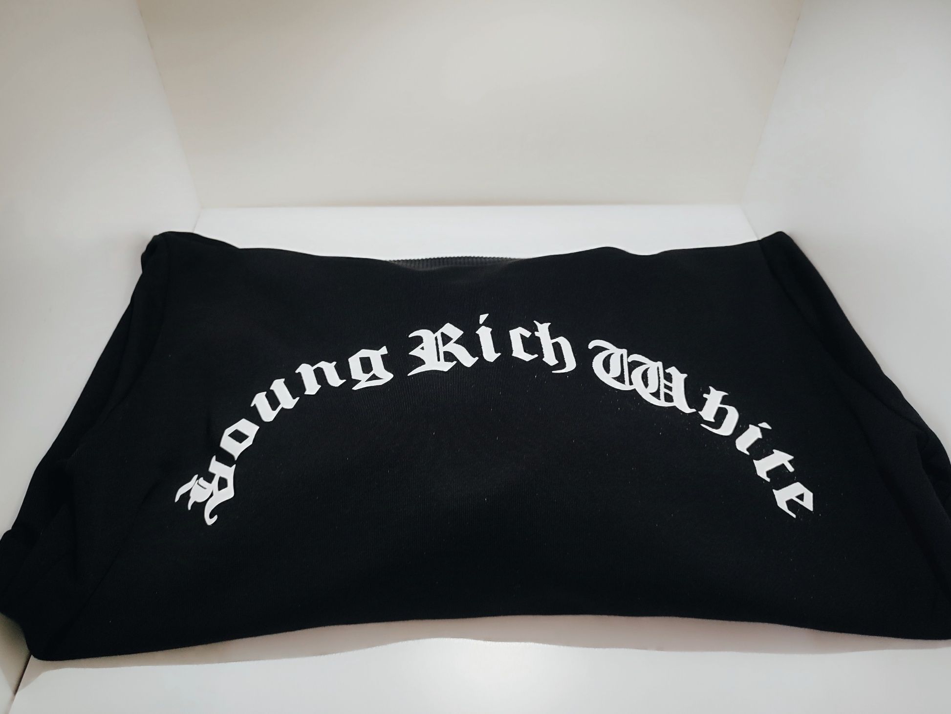 Hanorac Young Rich White