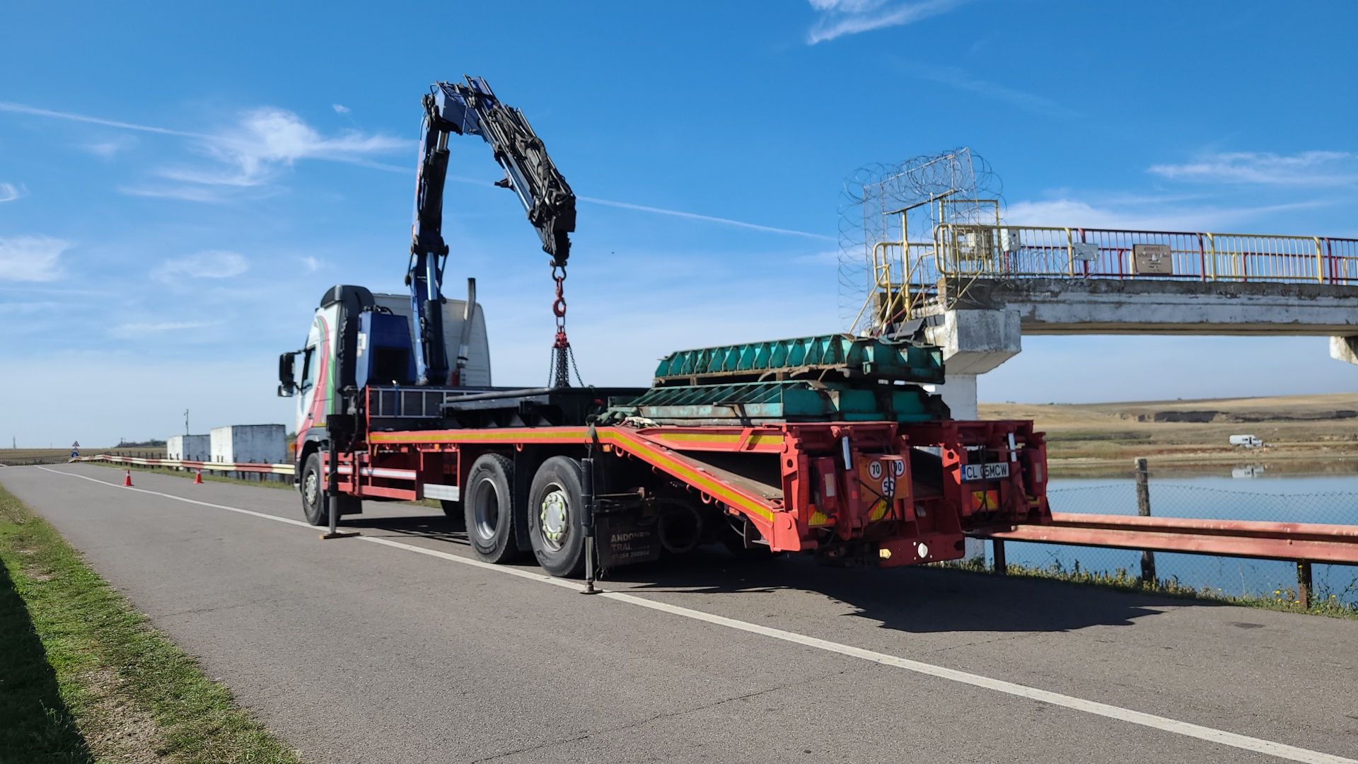 Servicii transport / relocări utilaje, camioane, stivuitoare