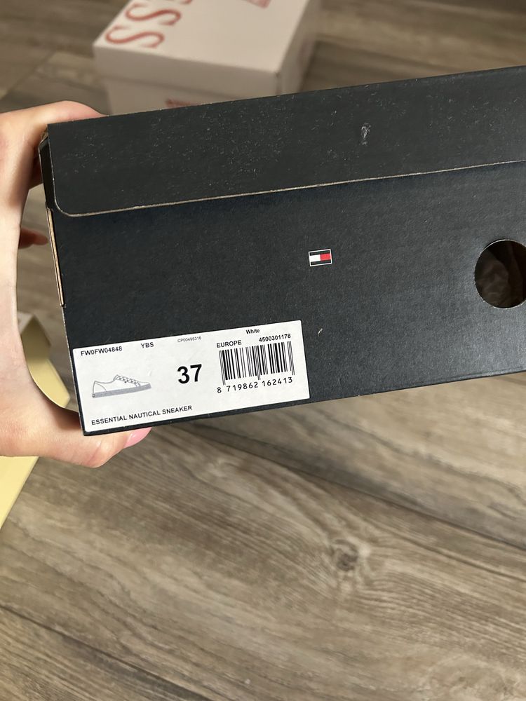 Tommy Hilfiger кецове