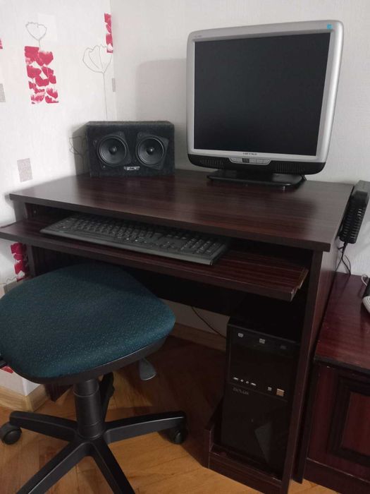 Бюро за компютър като ново