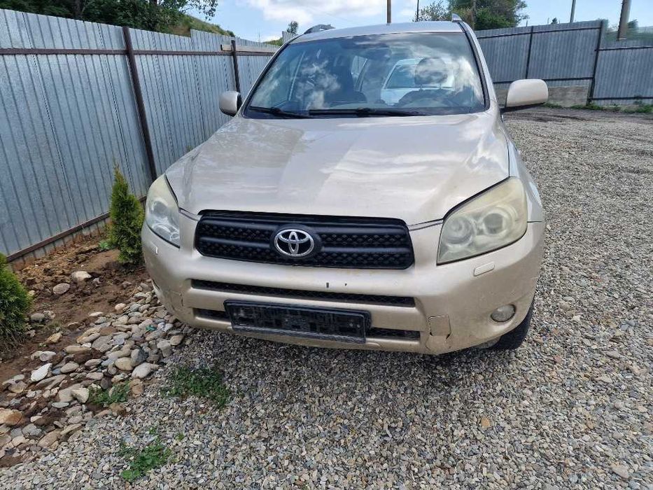 Dezmembrez  auto Toyota Rav 4 2.2 diesel 100 KW 136 CP an 2007 2008