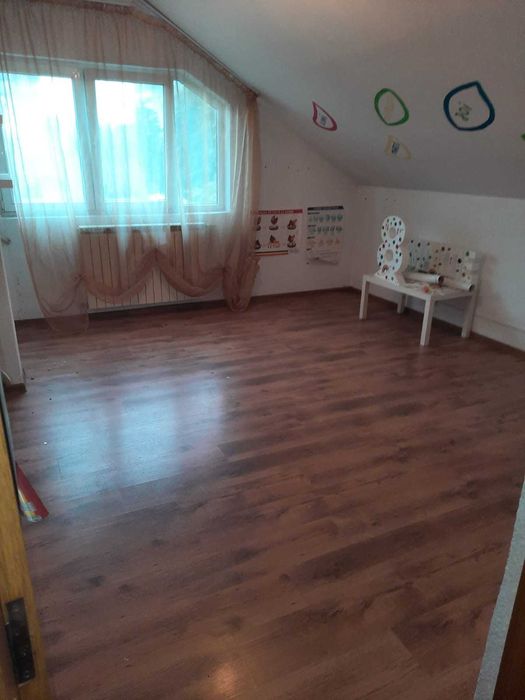 Vilă 9 camere, 280 mp utili, zonă liniștită pentru diverse activități