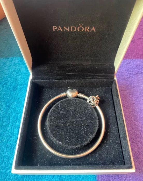 Сребърна гривна на Pandora с талисман