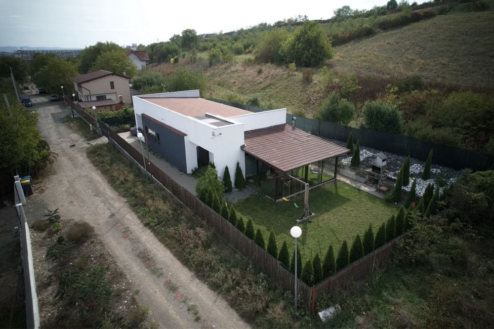Vila superba in zona linistita acces rapid autostrada