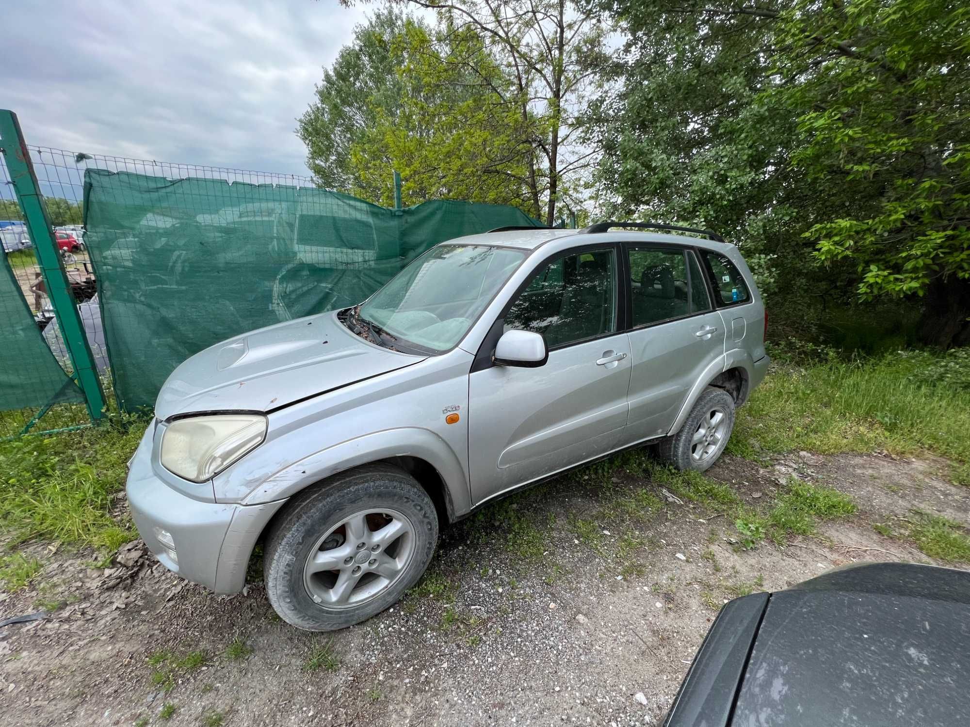 Toyota RAV4 2.0 D4D 2003г. на части