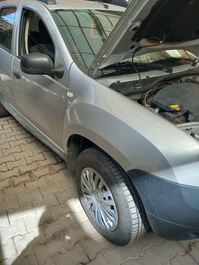 Vând Dacia duster 2010-2012 1.5 dci 6000 EUR negociabil
