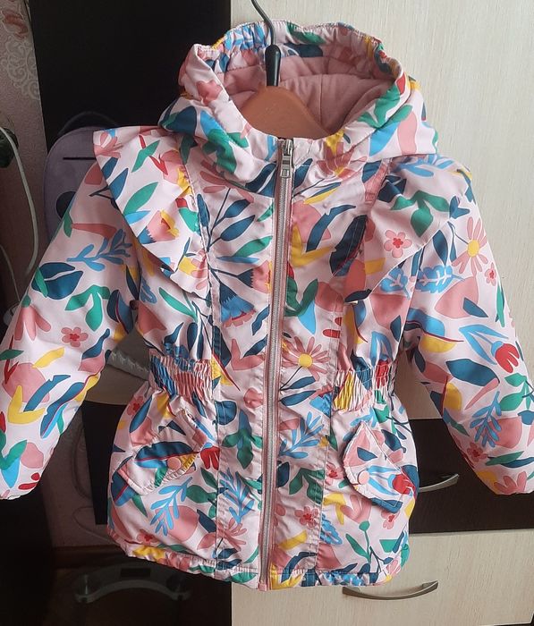 Продам курточку весна