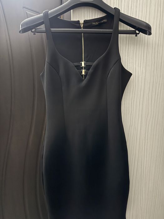 Черна рокля Guess