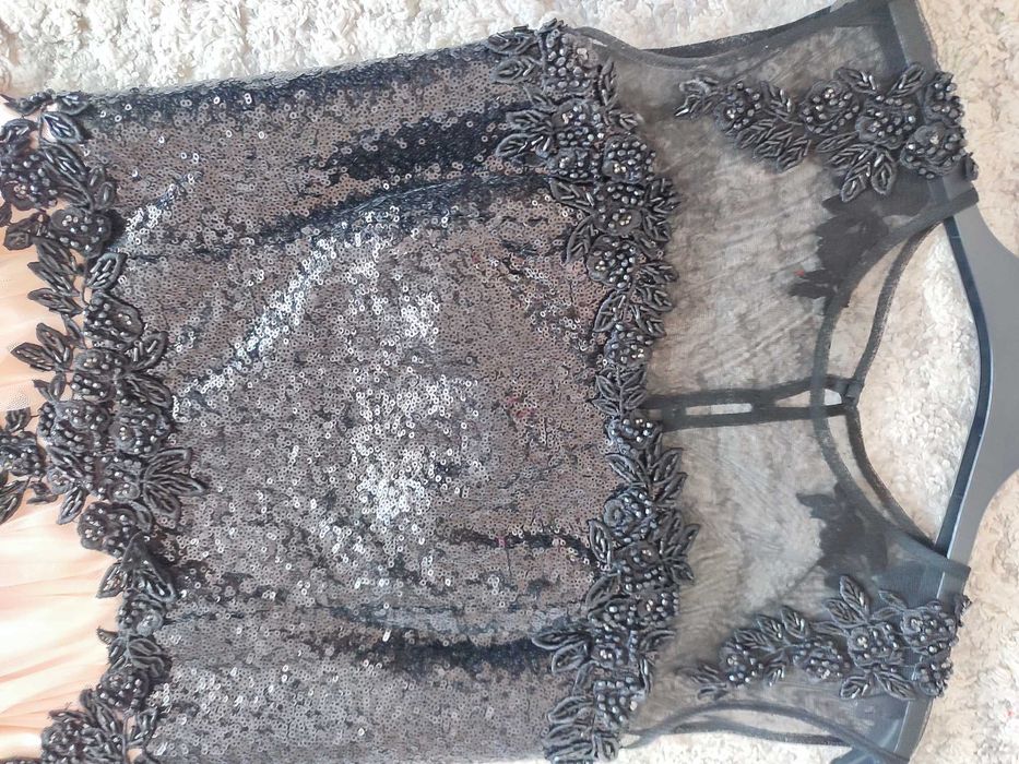 Къса официална рокля