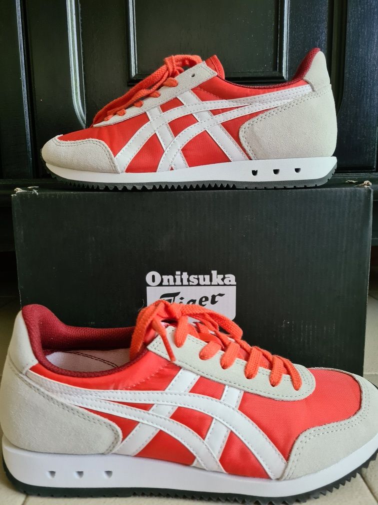Дамски маратонки Asics  номер 39,5