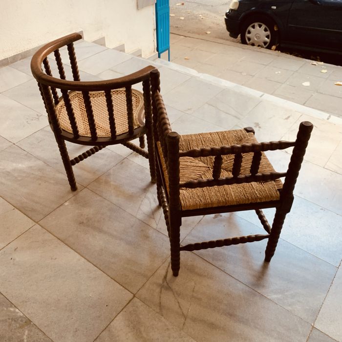 Два винтидж стола в стил “bobbin turned”