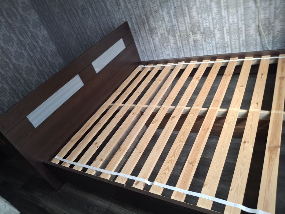 Продам двухспальную кровать 160×200