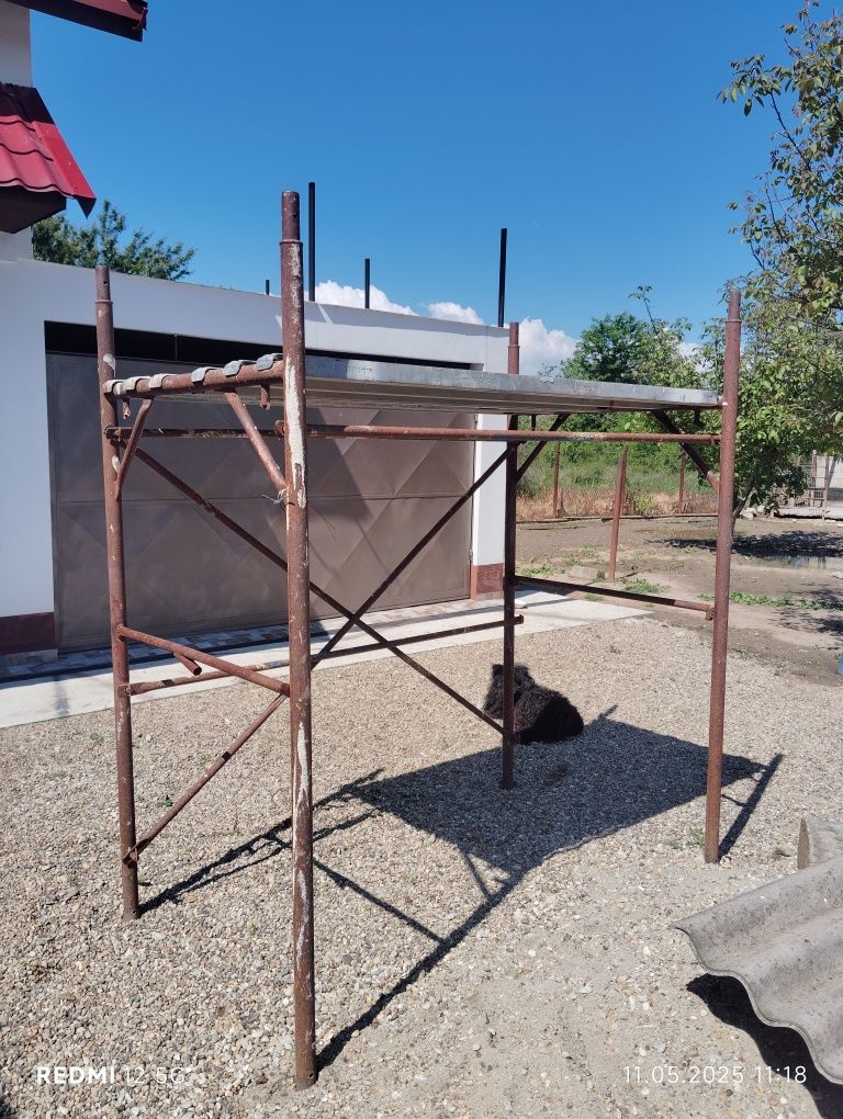 Vând 3 picioare de schelă