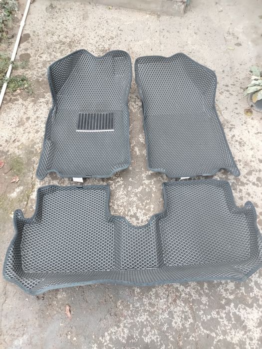 Полики для автомобиля спарк в отличном состоянии.