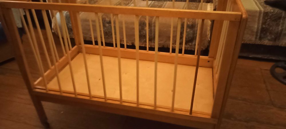 Детский стульчик,  2 детские кроватки