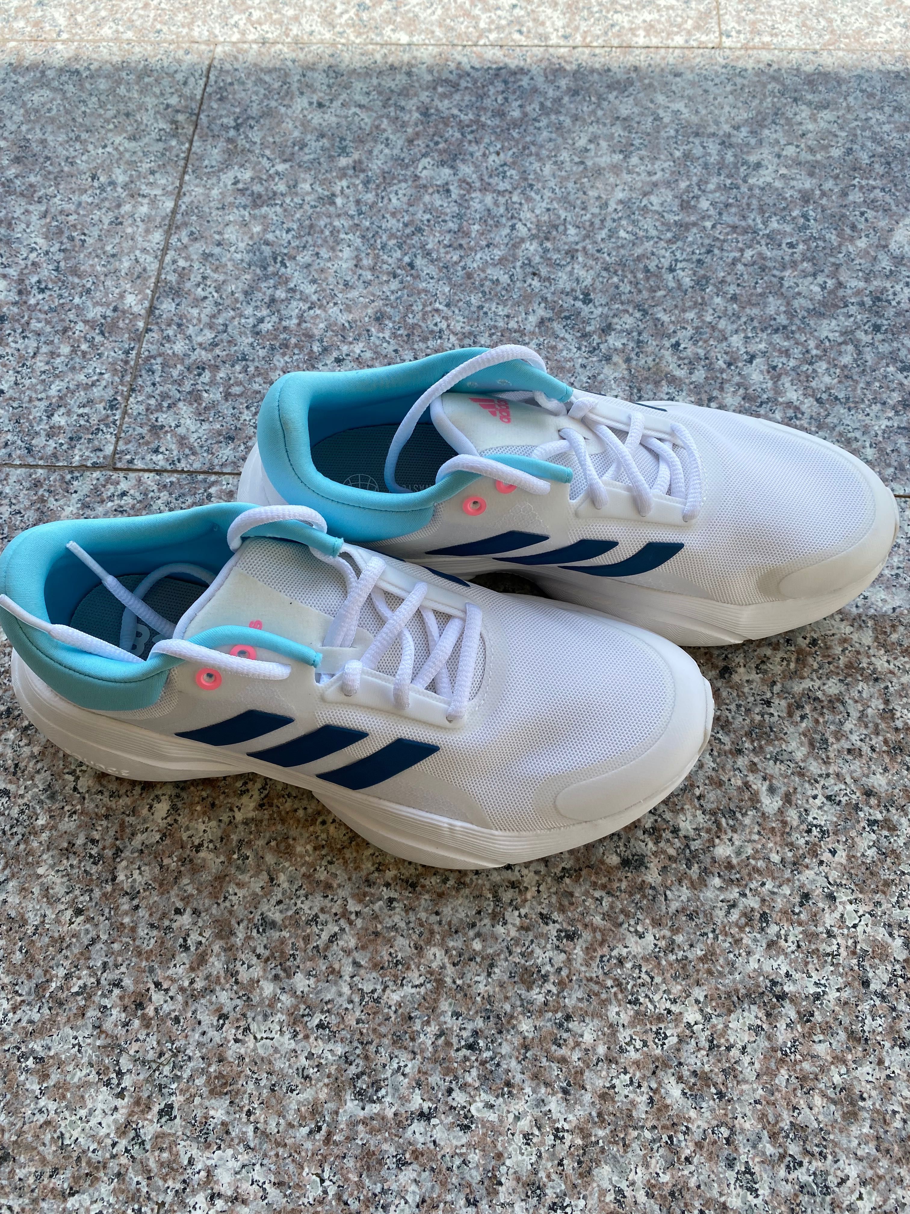Vand adidas noi model bounce pentru femei marimea 38 .